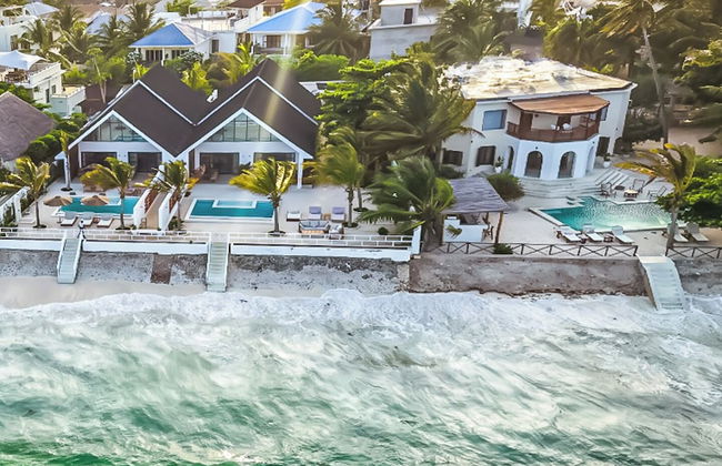 Solymar Staffed Beach Front Villa - Photo 1