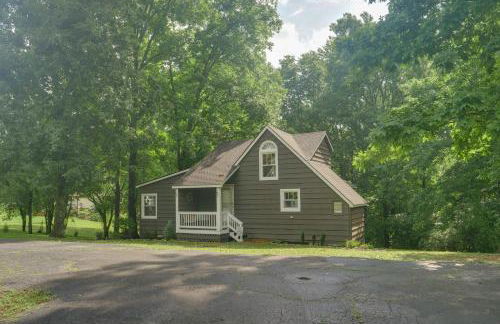 Cozy Tennessee Cabin with Deck, Grill and Fire Pit! - Foto 27