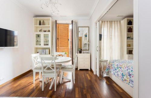 Beautiful & Luxury Apartment centrally-located - Photo 1