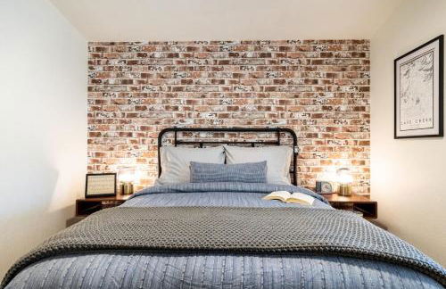 Bus Stop Saloon - Cave Creek with Spa - Photo 35