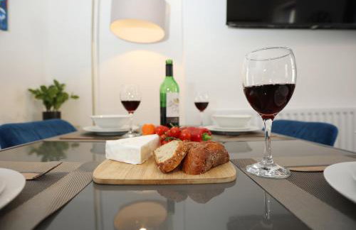 North Road By N And N Stays, perfect for contractor and corporate stays, Long Stays welcome, Free on street parking, WIFI, Near Gloucester Road - Foto 8