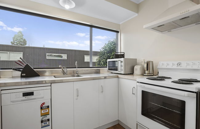 Modern Central Home - Parking & Aircon - Foto 7