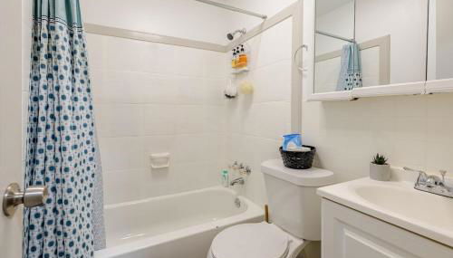 Comfortable 2 Bedroom Near Downtown Atl Sleeps 4 Free Parking - Foto 5, towels, Shower