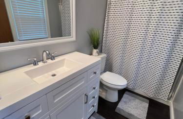 Curly's Quarters (4 Bedroom Home) w/ Lambeau view - Foto 22