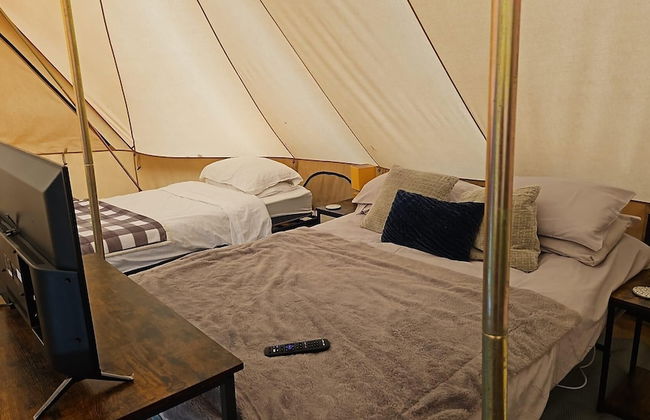 Cozy Winter Hot Tent With Log Burner, Tv & Hot tub - Foto 2