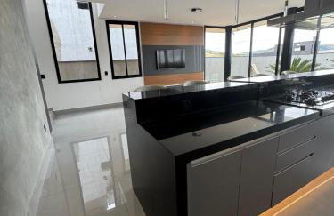 Belo sobrado com piscina aquecida em Ninho Verde 2 - Foto 21