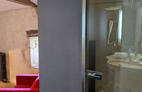 Prieuré du XVème restauré, jardin clos de 2000 m², piscine, cheminée, WiFi fibre, proche église - FR-1-653-219 - Foto 18