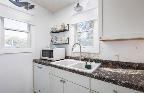 Oceanside Cottage -3BDR 2BA-Walk to Beach! - Foto 13