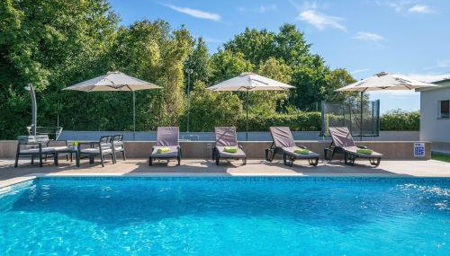 Charmante Villa mit privatem Pool, Klima, Sonnenliegen, Terrasse und Grill - Foto 2