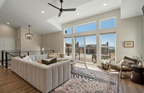 Mountain Art Retreat Ski Escape Hot Tub Games - Foto 4