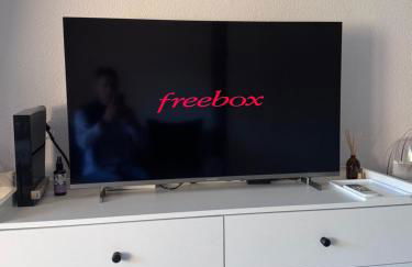 APPARTEMENT ET SA JOLIE TERRASSE Le Lavandou Saint Clair, a deux pas de la plage de St Clair, au calme, Studio tout équipé, clim, Wifi Fibre, TV connectée, lave linge, lave vaisselle, place de parking et plus, serviettes et draps fournis - Foto 13