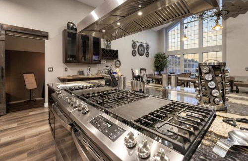 Lynx Lake Lux 6-BR HouseSleeps 22Hot TubGame Rm - Foto 17