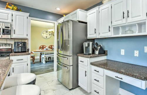 Pet-Friendly Maple Grove Gem with Private Yard! - Foto 9