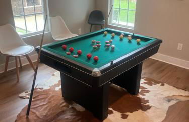 1920 Brick House-Hot Tub-Outdoor Brickoven Pizza-Pets-Breweries - Foto 28