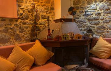 wood and stone in the path of lava - Foto 19