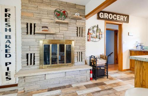 Antiquing and Fishing Riverfront Waupaca Home! - Foto 9