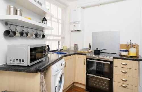 50 meters to the metro - Foto 11