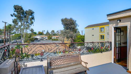 1 Mi to Ocean! Home with Rooftop Deck in Long Beach - Foto 2