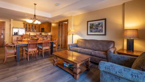 Two Bedroom Condo with a Balcony in Mountaineer Square condo - Foto 5