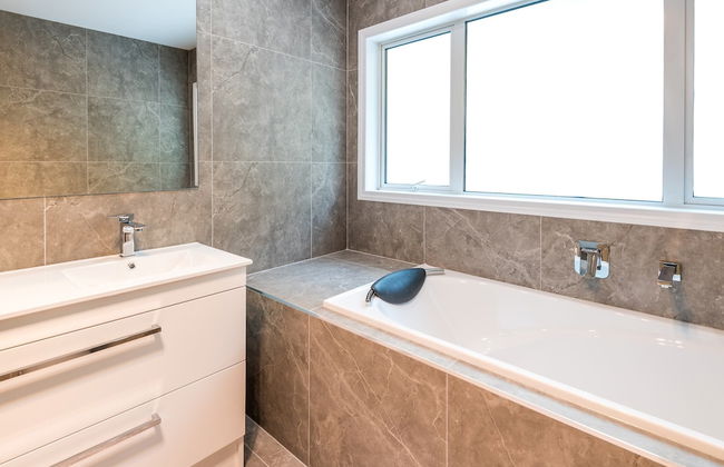 Brand New 5BR home with view of the sea - Photo 45