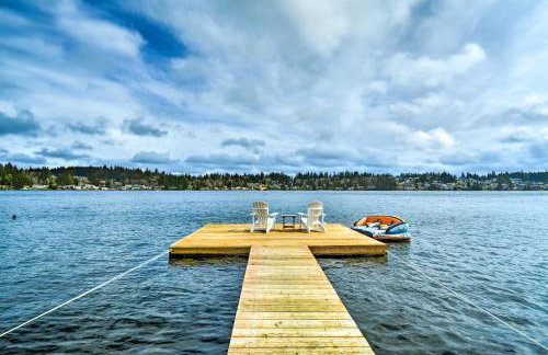 Lakefront Bremerton Vacation Rental with Deck! - Foto 1