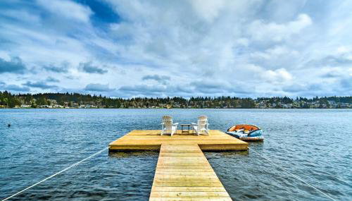 Lakefront Bremerton Vacation Rental with Deck! - Foto 1