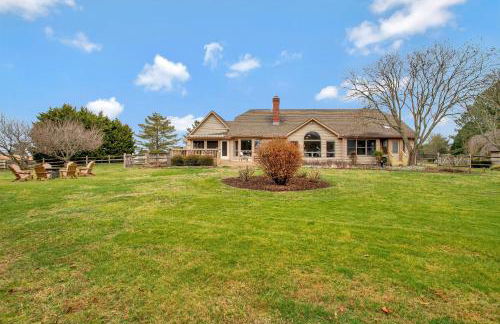 Gorgeous Creek Side Ranch-Style Estate With Dock - Foto 36