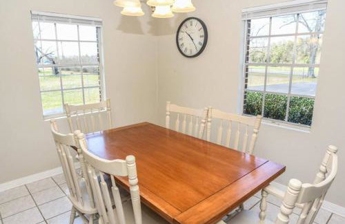 Classic Colonial Home near Main Street - Foto 21