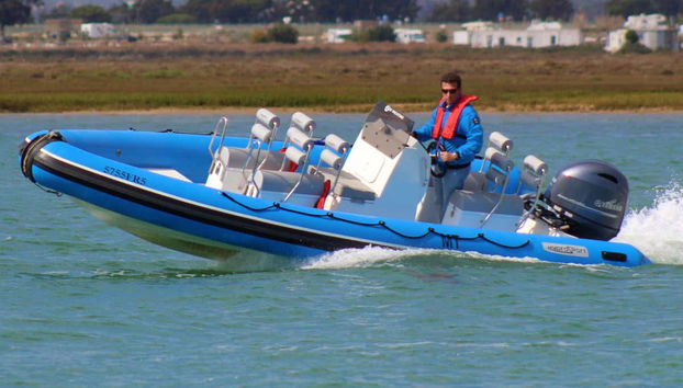 Bateau à moteur pour l’activité