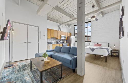 2125 Superior Living - Photo 18