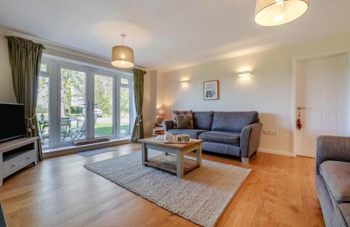 3 Bed in Staplecross oc-rh1162 - Photo 3