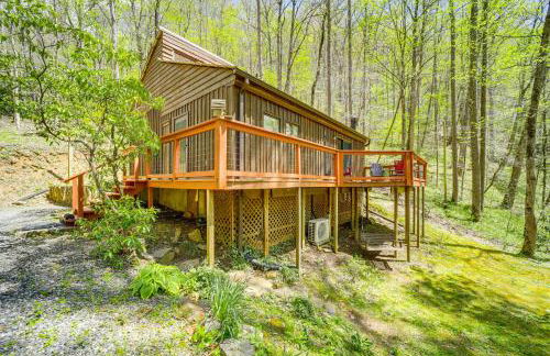 Spring Creekside Getaway at Whittier Cabin with Deck - Foto 29