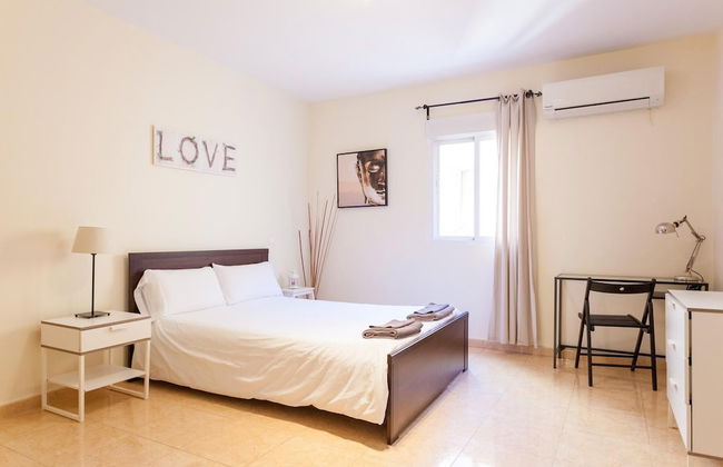 Cozy Urban Apt. Historic District - Sol - Photo 5