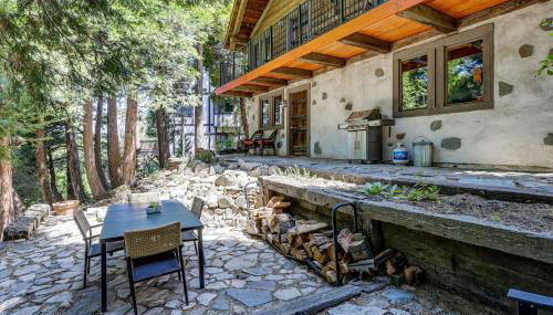 Walk to Lake Gregory Family Retreat with Patio! - Foto 2