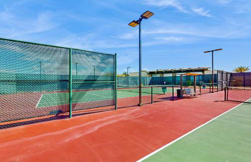 Bright desert oasis with hot tub and grill, shared pool and tennis in 55 plus community - Foto 37