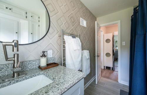 Modern Luxe 3B2B - Hot Tub - Game Room - EV Charger - Walk to Downtown LS - Foto 9