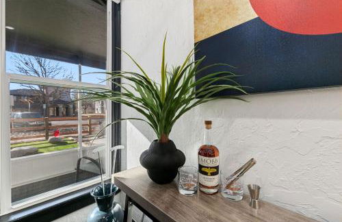 Old Town Retreat with Hot Tub - Steps from CSU! - Photo 9