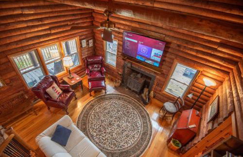 Mountain Top Cabin! Hot tub, Fireplace, Dog Friendly - Photo 1