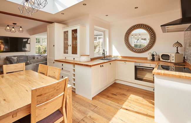 Host Stay Bankside Cottage - Photo 3