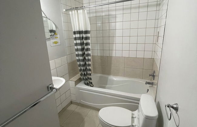 West Broadway guesthouse - Photo 63