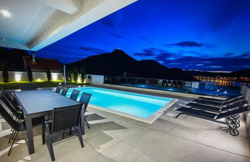 Familiy Villa Navis with heated pool - Photo 7