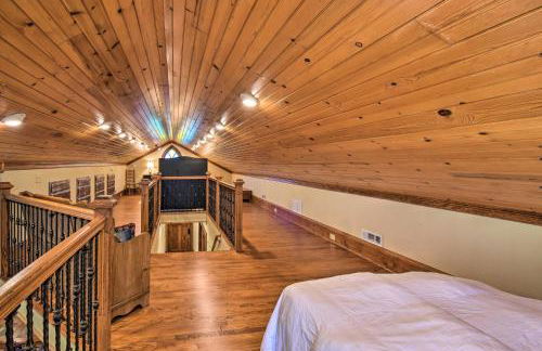 Clarkesville Ranch Cabin with Screened-In Porch! - Foto 21