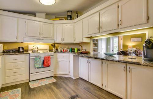 Beachy Lewes Home with Outdoor Shower and Fire Pit! - Foto 10