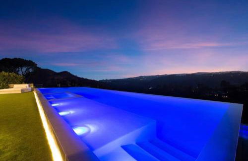 Ultra-Luxurious BH Estate with Pool, Theatre, Views - Foto 30