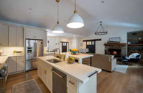 Lake Effect Lodge 3 min from Laketown Beach! - Foto 26