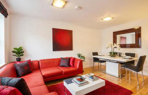 Bamburgh - Sleeps 8 - 3 Bedrooms 2 Bathrooms - Secure Garden - Dogs Stay For Free - Stunning Beach Walks and Views - Log Fire - Outdoor Seating and Eating - Off Street Parking - Quiet Rural Location - Fast Wifi - Foto 12