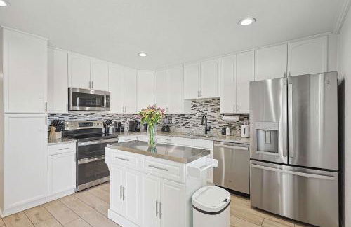 Charming 3Bd 2Ba Home with Private Pool - Foto 7