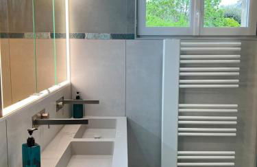 Ti an Aod Beachfront Stone Cottage Sleeps 10 OI Collection Rentals - Foto 22