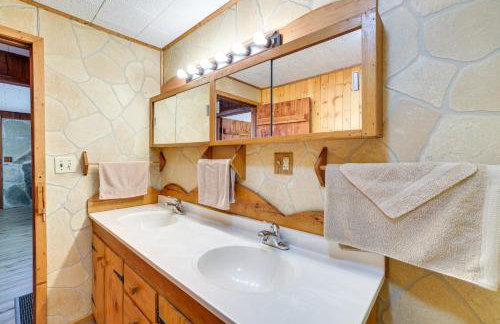 Authentic Log Cabin in Pineville ~ 2 Mi to River! - Foto 15