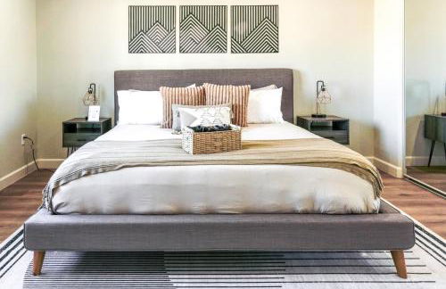 Cozy Luxe Unit Near Disneyland - Sleeps up to 10! EV Friendly & King Bed - Foto 18